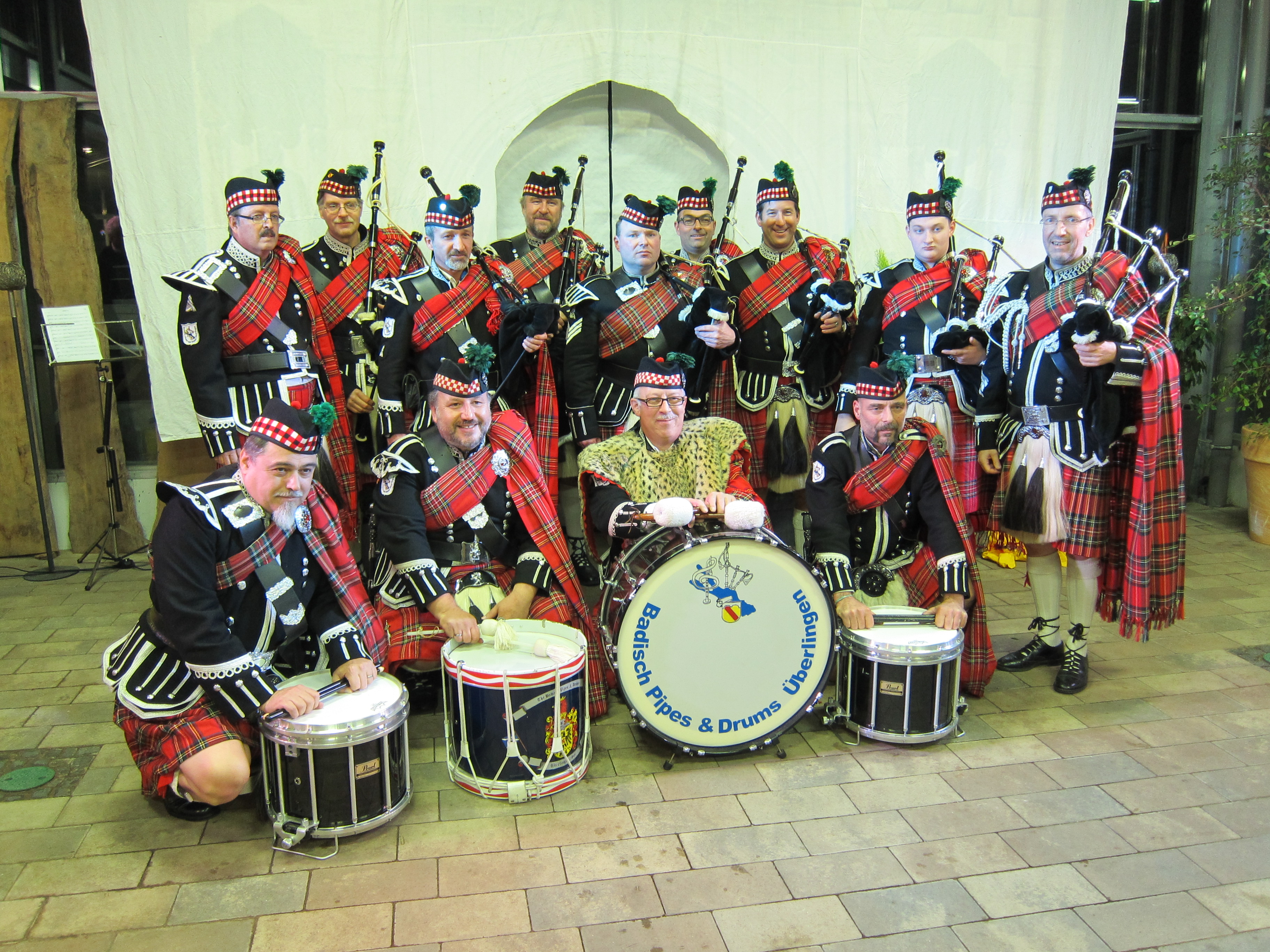 Gruppenfoto der Badisch Pipes and Drums Überlingen aus dem Jahr 2017